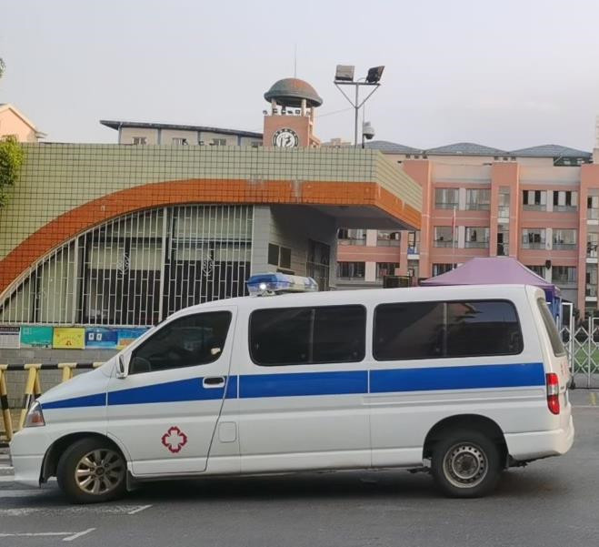 鲤城救护车出租护送骨折病人一公里多少钱